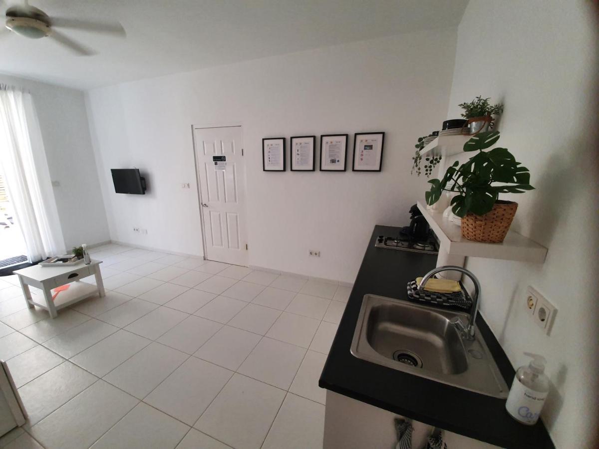 A2 Apartment Budget At Jan Thiel Curacao Екстериор снимка